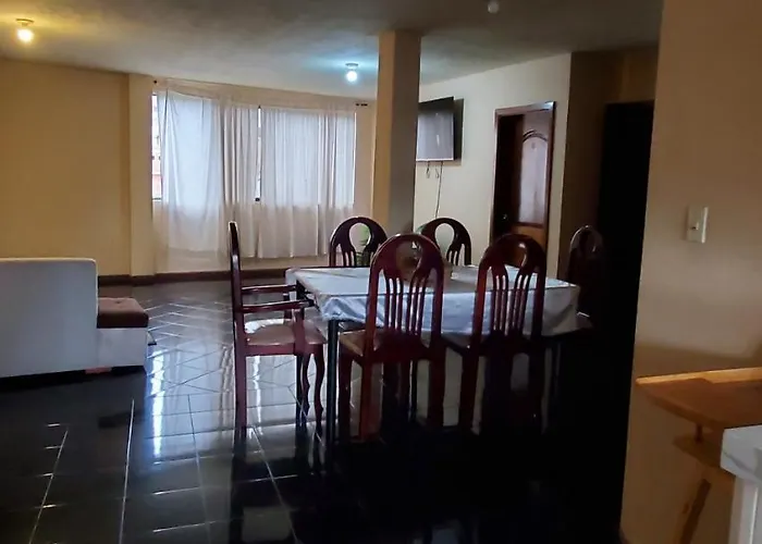 Departamento En Cuenca, 3 Habitaciones Y Parqueo Gratis