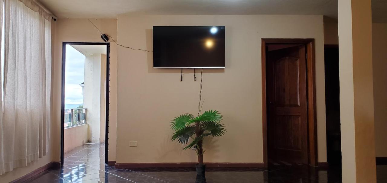 Departamento En Cuenca, 3 Y Parqueo Gratis Apartment